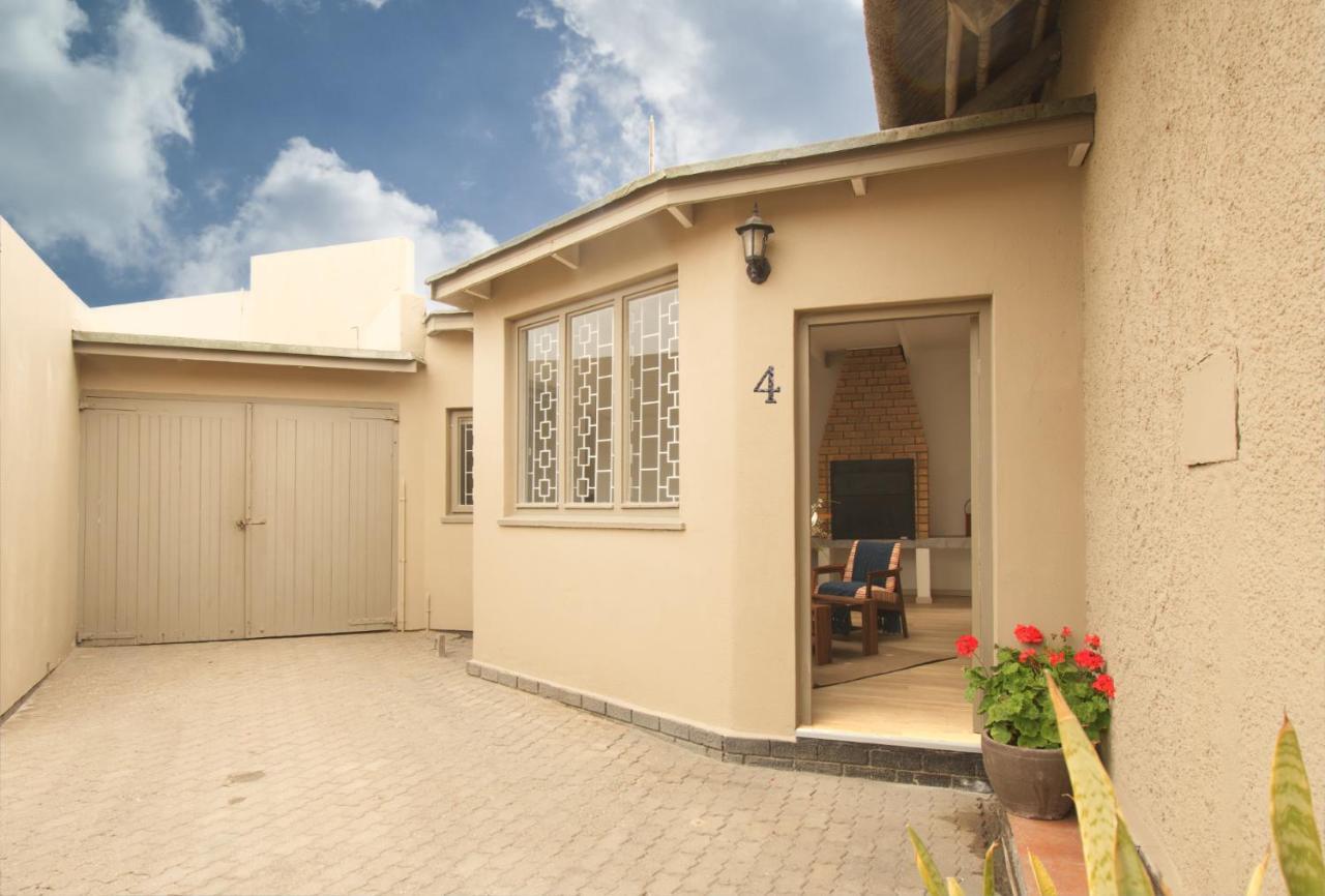 Desert Grass Cottage Swakopmund Exteriör bild